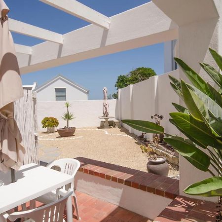 Small Bay Guest House Bloubergstrand Esterno foto