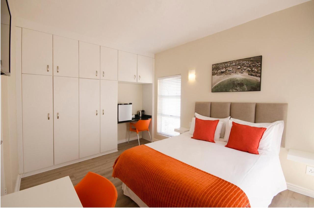 Small Bay Guest House Bloubergstrand Esterno foto