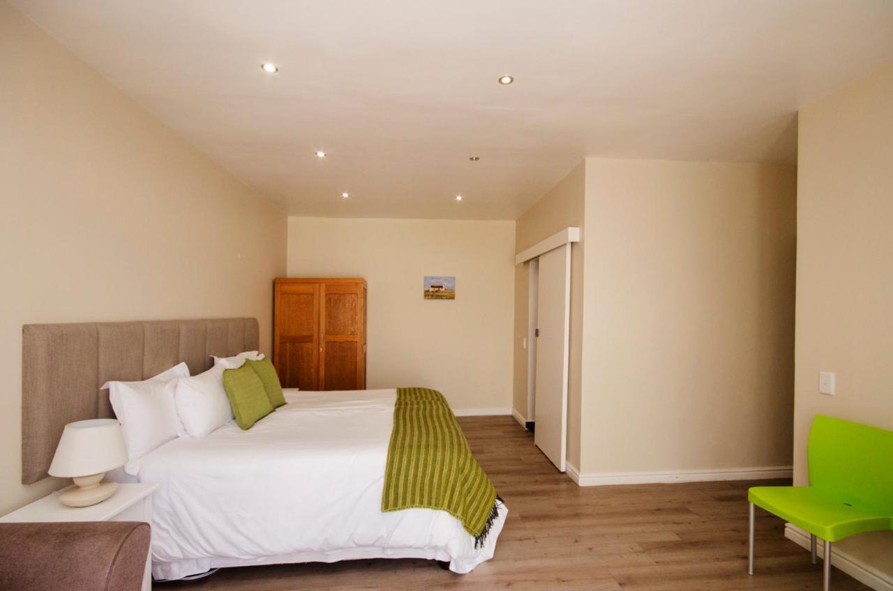 Small Bay Guest House Bloubergstrand Esterno foto