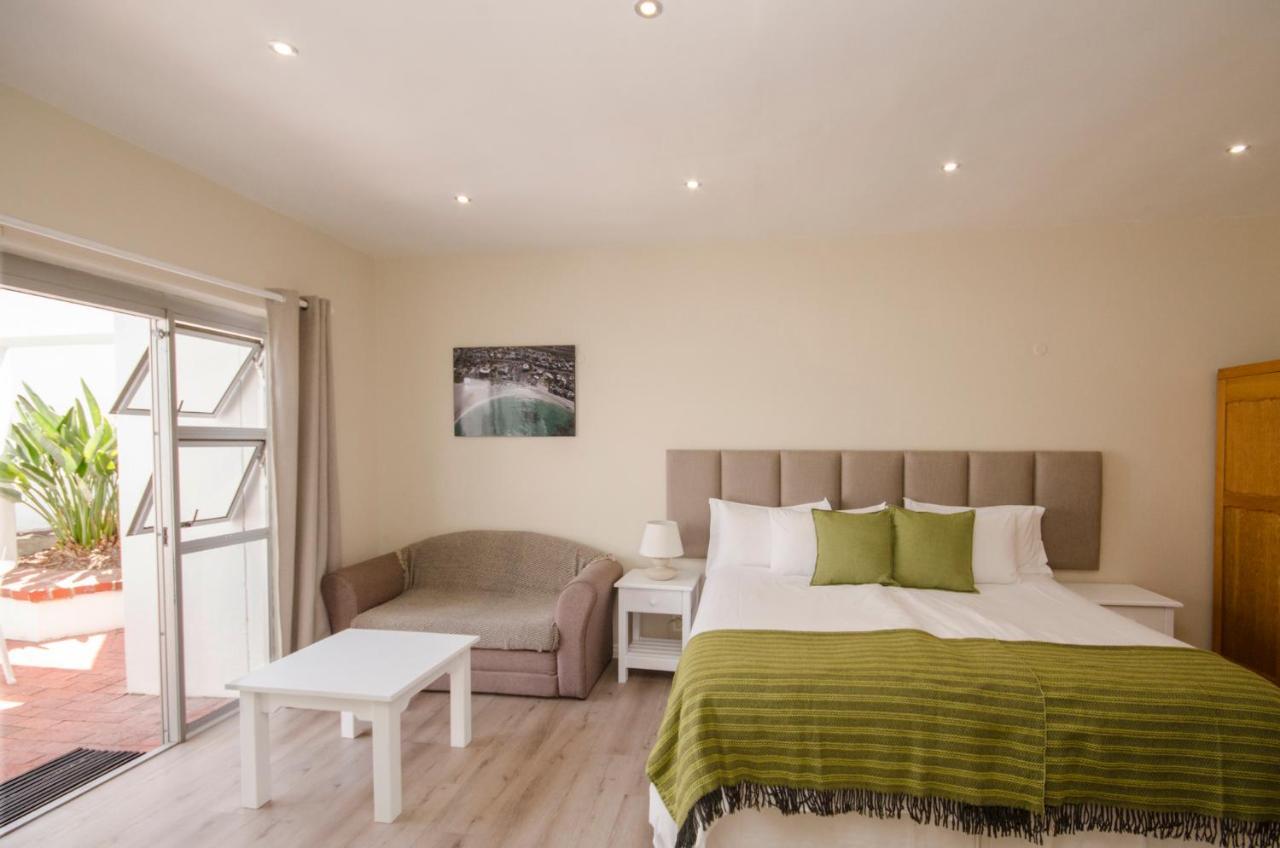 Small Bay Guest House Bloubergstrand Esterno foto