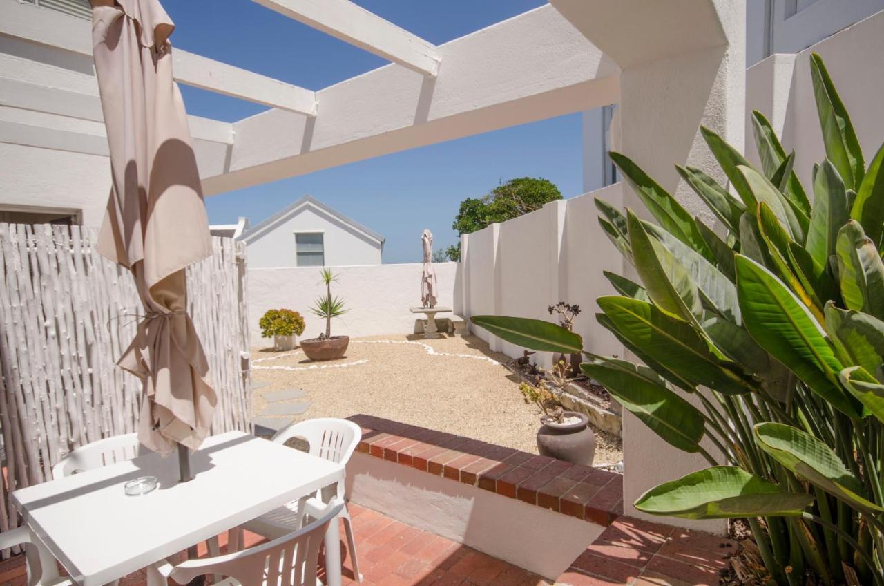 Small Bay Guest House Bloubergstrand Esterno foto