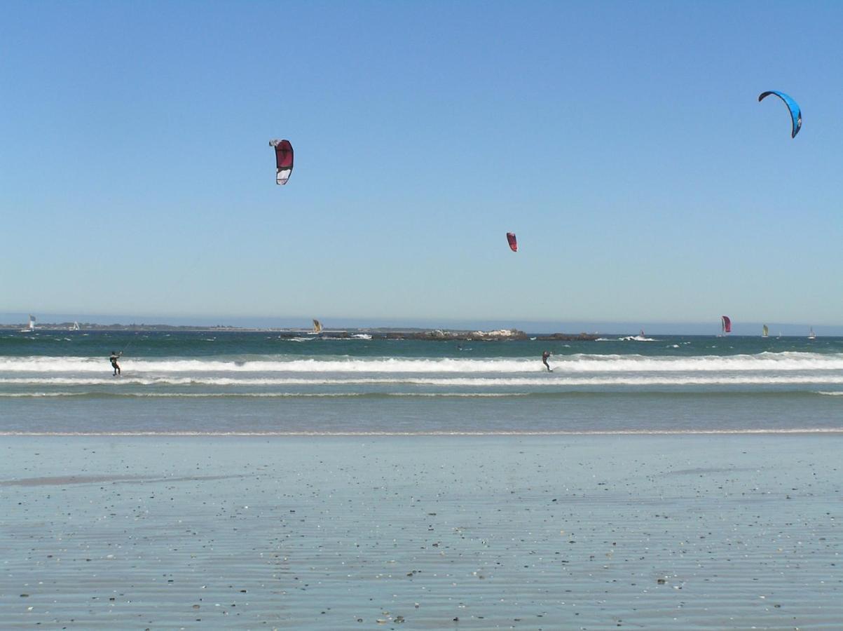 Small Bay Guest House Bloubergstrand Esterno foto