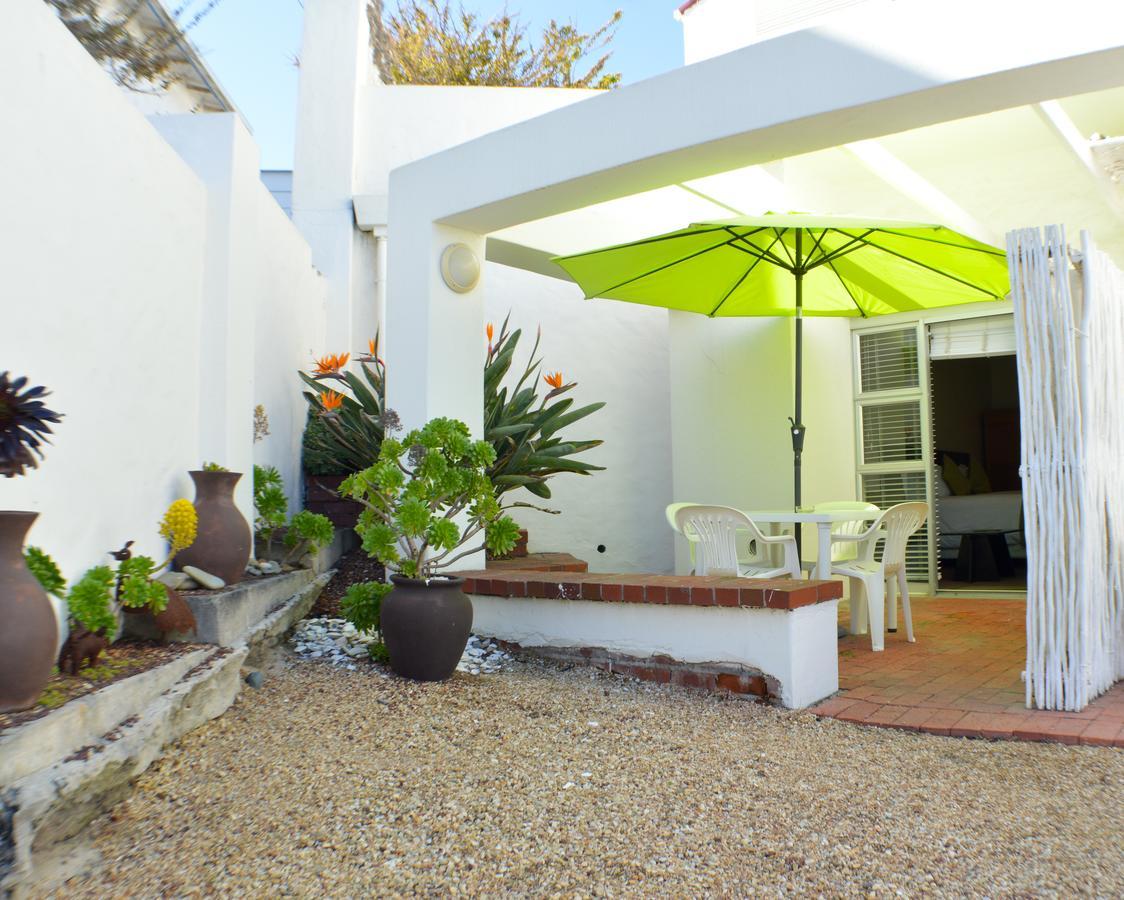 Small Bay Guest House Bloubergstrand Esterno foto