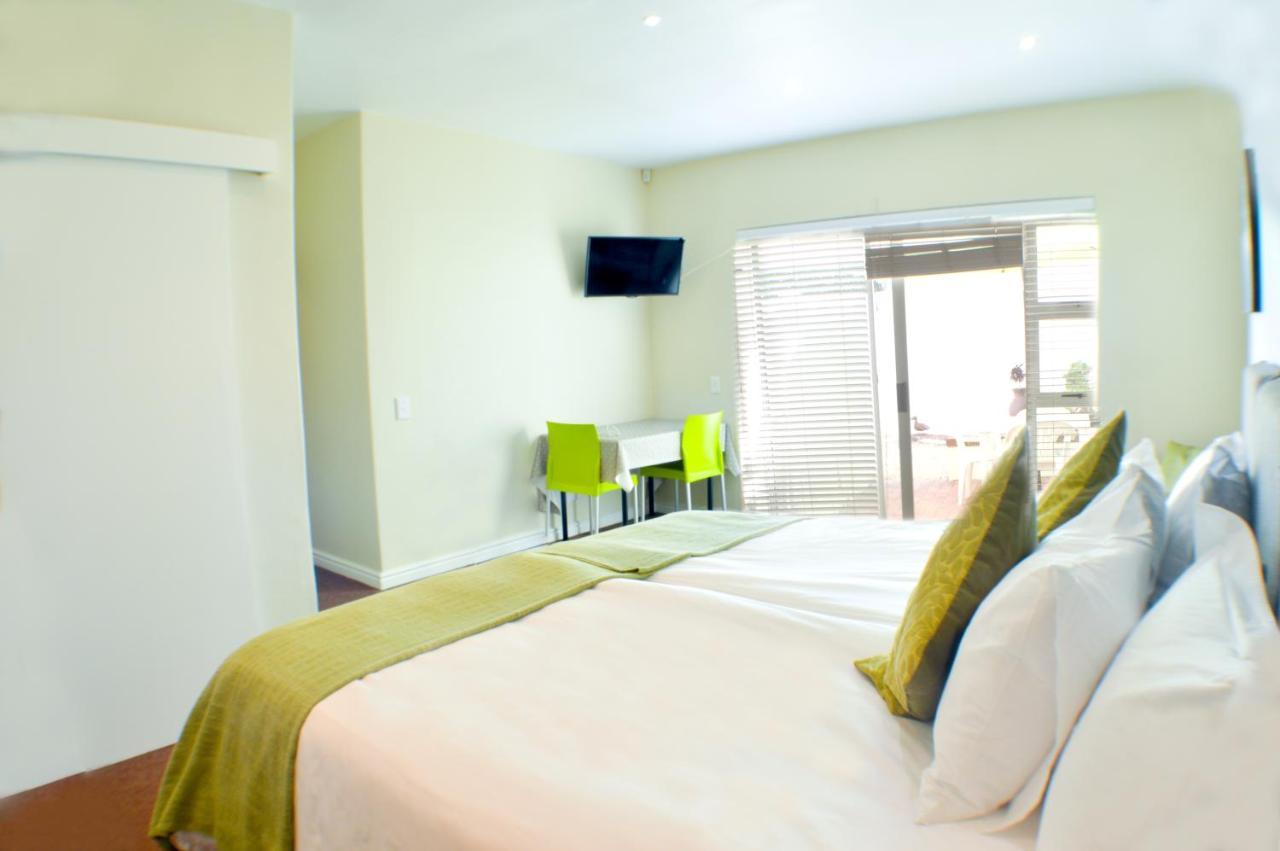 Small Bay Guest House Bloubergstrand Esterno foto