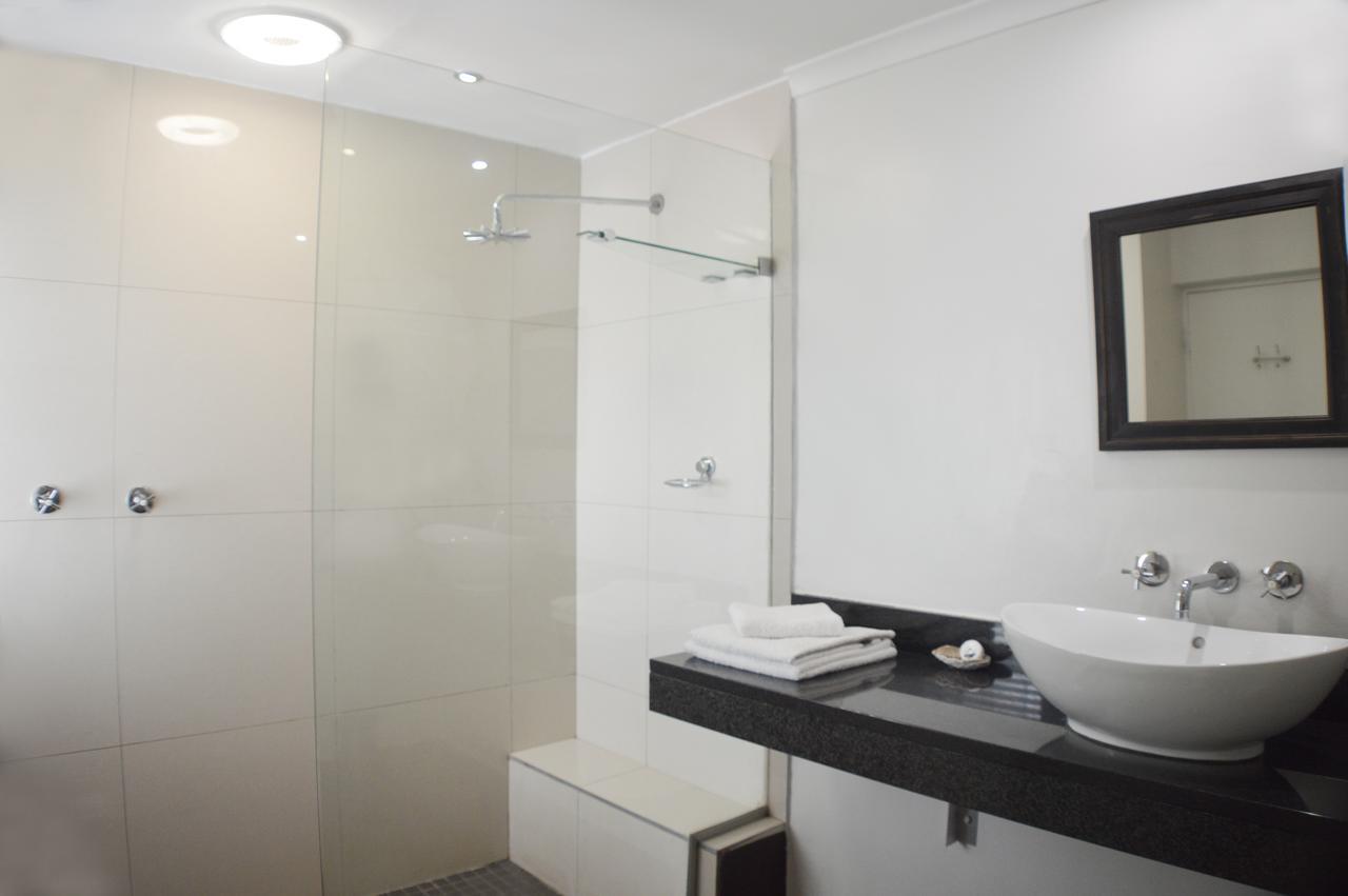 Small Bay Guest House Bloubergstrand Esterno foto
